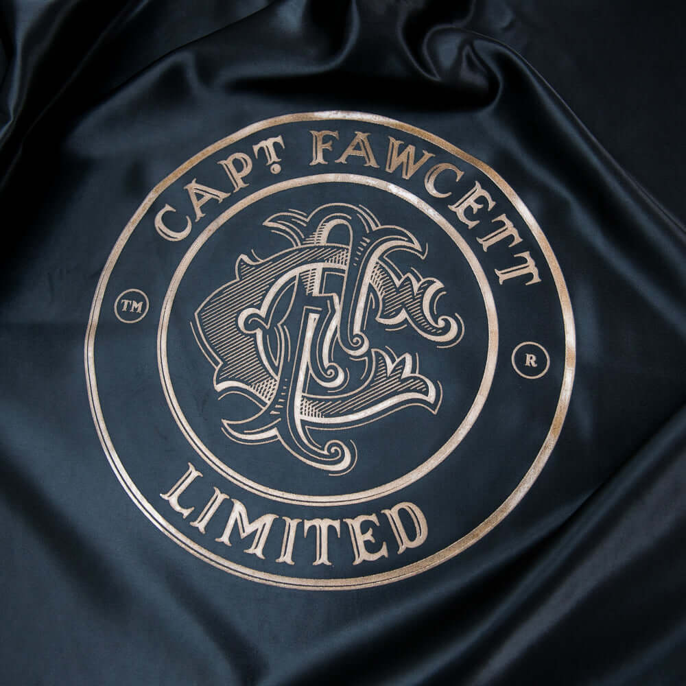 captain-fawcett-barbers-cape-mantella-da-barbiere-in-satin-con-chiusura-a-botton image 2