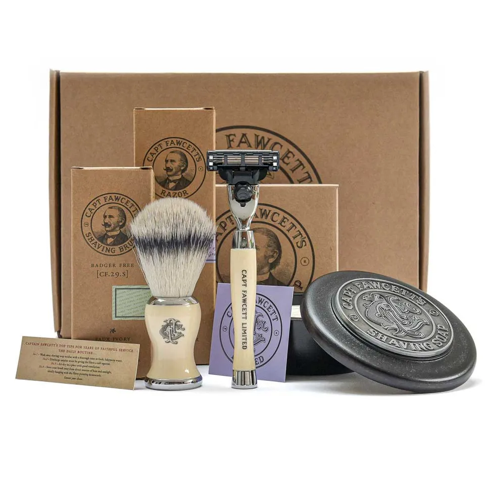 captain-fawcett-shave-brush-razor-soap-gift-set-set-da-barba-con-pennello-faux-b image 1