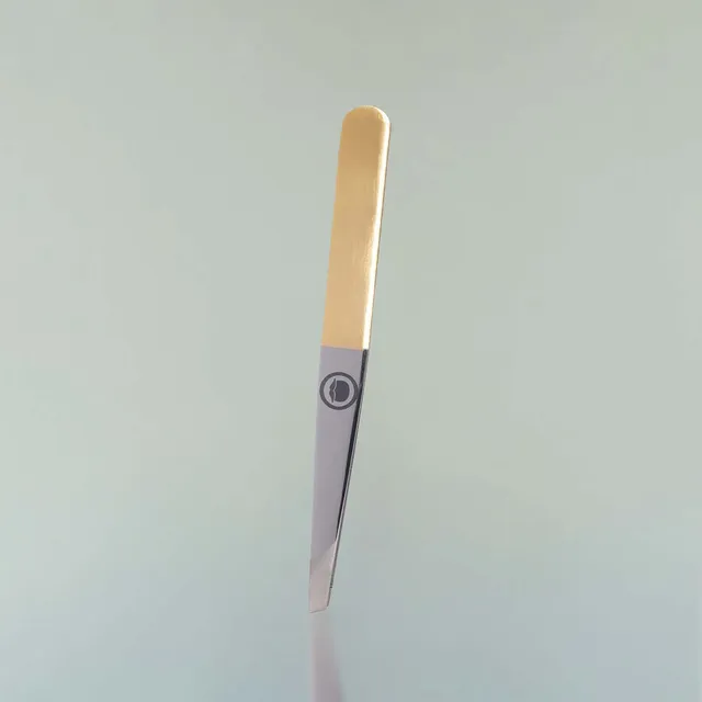 beardbrand-pinzette-con-punta-inclinata-in-acciaio-inossidabile-bicolore image 1