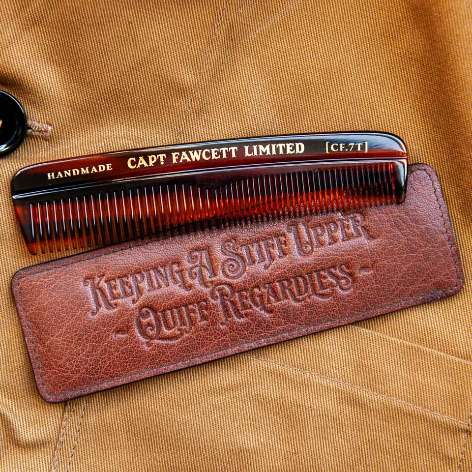 captain-fawcett-hair-comb-with-leather-case-pettine-a-denti-fini-con-custodia-in image 1
