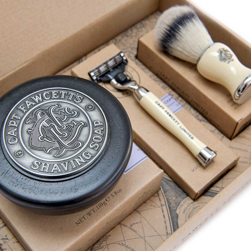 captain-fawcett-shave-brush-razor-soap-gift-set-set-da-barba-con-pennello-faux-b image 4