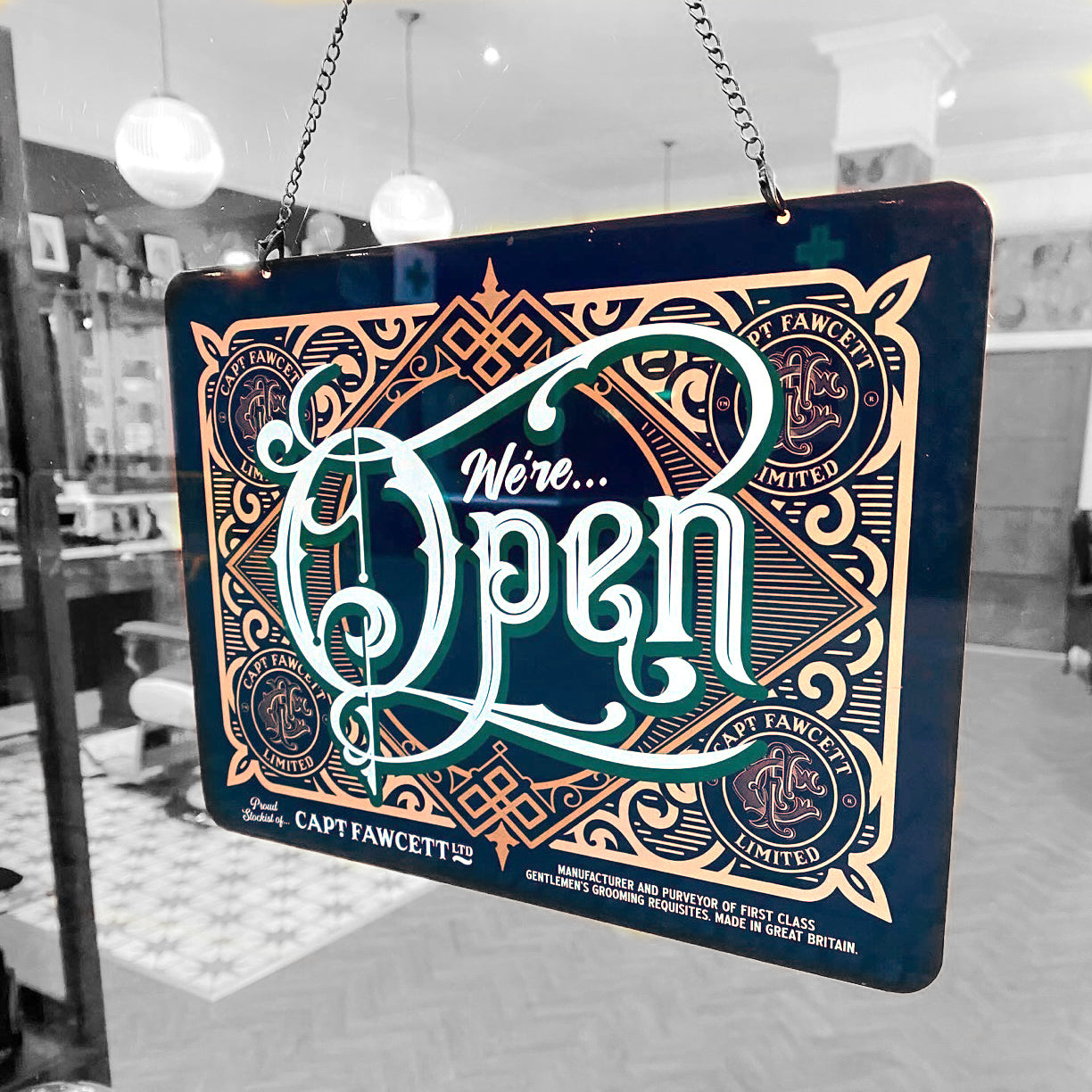 captain-fawcett-cartello-open-closed-in-alluminio-con-catena-in-ottone image 2